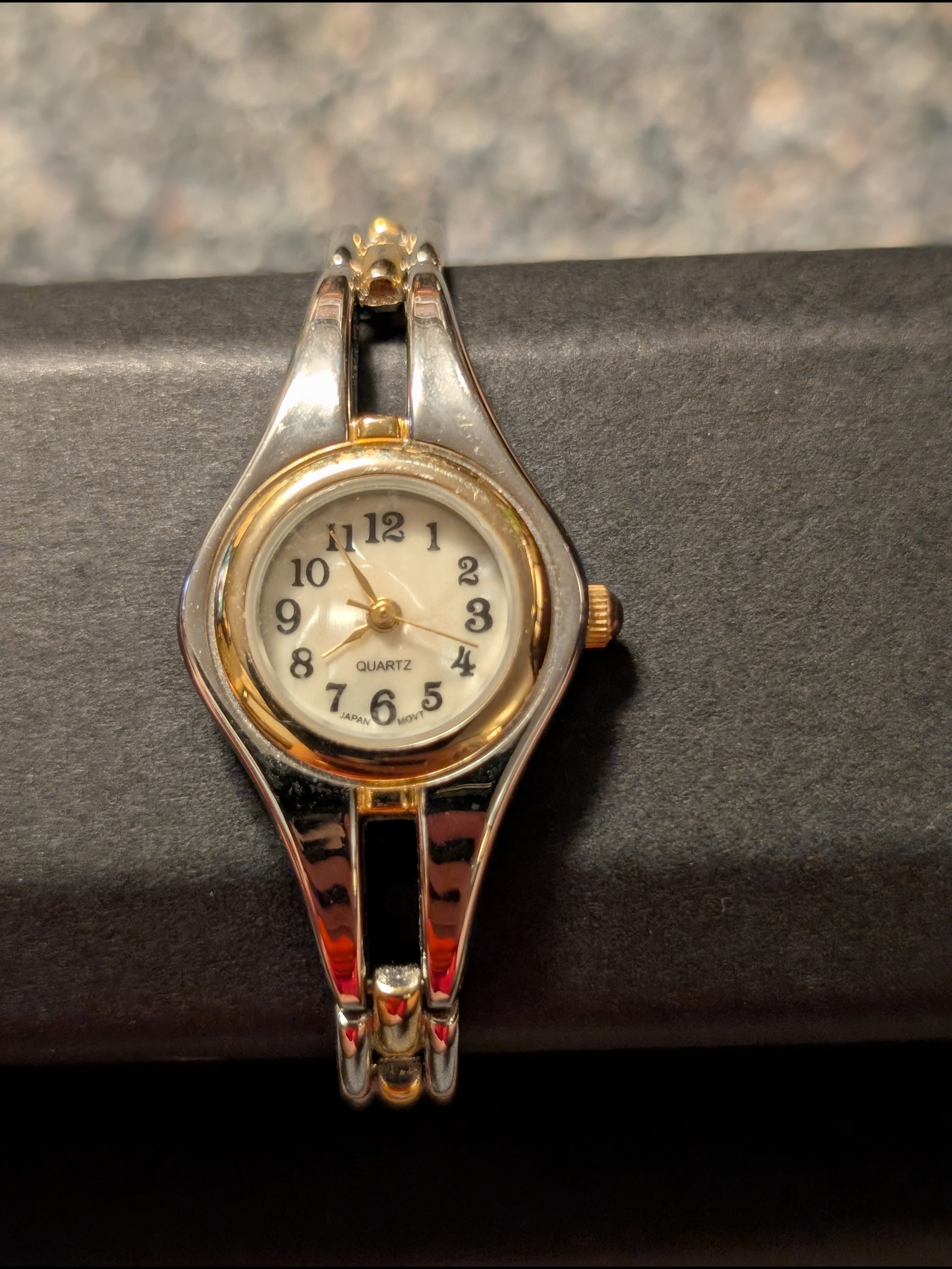 Ladies Quartz Bracelet Watch  Gold  Silver